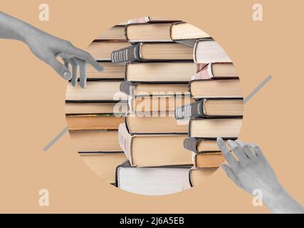 Le mani della donna che dirigono al impilamento dei libri. Collage d'arte contemporanea su sfondo pastello. Istruzione, sviluppo intellettuale, conoscenza e saggezza. Foto di alta qualità Foto Stock