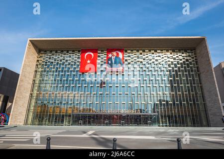 Istanbul, Turchia - Aprile 2022: Atatürk Centro Culturale, comunemente chiamato AKM, a Istanbul. Nel 2021, si riaprì al pubblico Foto Stock