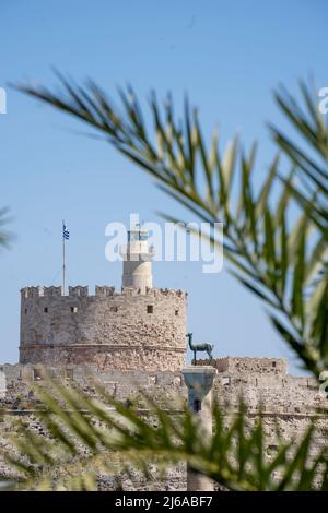 Fortezza di San Nicola nel porto di Mandraki Foto Stock