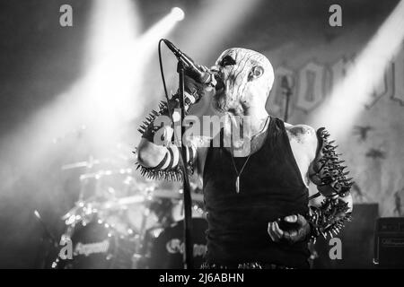 Oslo, Norvegia. 15th, Aprile 2022. La band norvegese di metallo nero Gorgoroth suona un concerto dal vivo al Rockefeller durante il festival norvegese del metallo Inferno Metal Festival 2022 di Oslo. Qui il cantante Atterigner è visto dal vivo sul palco. (Photo credit: Gonzales Photo - Terje Dokken). Foto Stock