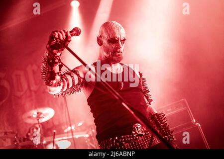 Oslo, Norvegia. 15th, Aprile 2022. La band norvegese di metallo nero Gorgoroth suona un concerto dal vivo al Rockefeller durante il festival norvegese del metallo Inferno Metal Festival 2022 di Oslo. Qui il cantante Atterigner è visto dal vivo sul palco. (Photo credit: Gonzales Photo - Terje Dokken). Foto Stock