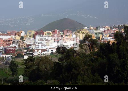 La città di Los Realejos sulla costa settentrionale dell'isola spagnola di Tenerife, Isole Canarie, Spagna. Foto Stock