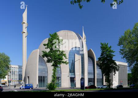 Colonia, Germania - 28 aprile 2022: Moschea centrale ditib nel distretto di colonia di ehrenfeld Foto Stock