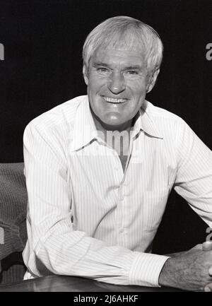 Timothy Leary alla conferenza stampa per Timothy Leary vs. G. Gordon Liddy 'Return Engagement' al Wilshire Ebell Theatre nel 1983. Credit: Ralph Dominguez/MediaPunch Foto Stock