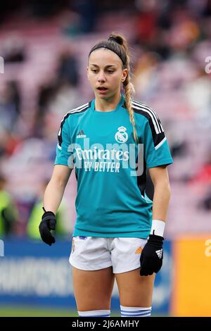 BARCELLONA - MAR 30: Athenea del Castillo si riscalda prima della partita UEFA Women's Champions League tra il FC Barcelona e il Real Madrid al campo No Foto Stock