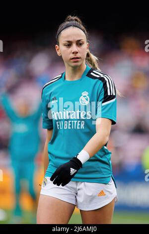 BARCELLONA - MAR 30: Athenea del Castillo si riscalda prima della partita UEFA Women's Champions League tra il FC Barcelona e il Real Madrid al campo No Foto Stock