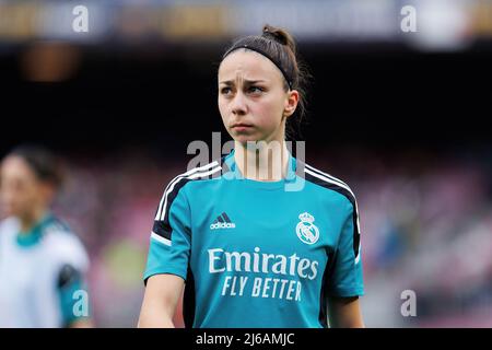 BARCELLONA - MAR 30: Athenea del Castillo si riscalda prima della partita UEFA Women's Champions League tra il FC Barcelona e il Real Madrid al campo No Foto Stock