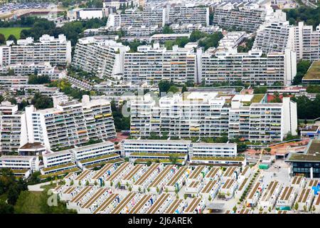 Il parco olimpico, vista dalla Torre Olympia, Monaco, Germania Foto Stock