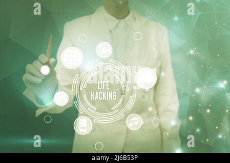 Visualizzazione concettuale Life Hacking. Concetto di business tecniche semplici e intelligenti nel compiere facilmente compito Lady in vestito tenendo penna simbolizzazione Foto Stock