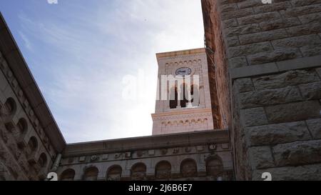 Il campanile della Chiesa di San Giuseppe. San Giuseppe è una chiesa cattolica francescana romana nella Città Vecchia, costruita nel 1914 sui resti di molto vecchio Foto Stock