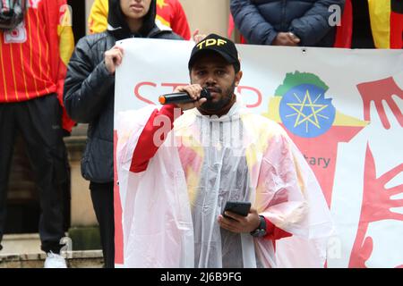 Sydney, Australia. 30th aprile 2022. La comunità Tigray protesta fuori dal Municipio di Sydney contro il genocidio nella provincia etiope nord-orientale di Tigray. Credit: Richard Milnes/Alamy Live News Foto Stock