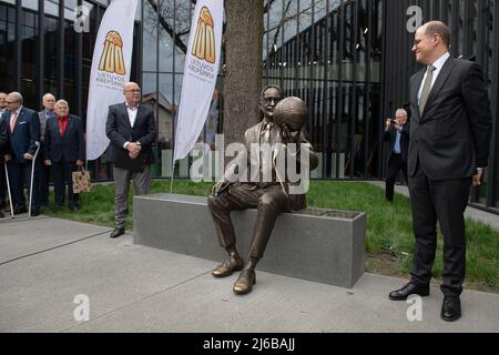 2022-04-22. 100 anni di pallacanestro lituana. Celebrazione a Kaunas. Monumento a James Naismith. Foto Stock