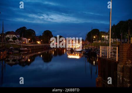 Carolinensiel, Germania - 14 agosto 2021: Sidewheeler Concordia II durante l'evento Wattensail 2021. Foto Stock