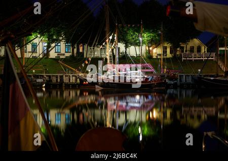 Carolinensiel, Germania - 14 agosto 2021: Vecchia barca a vela in legno durante l'evento Wattensail 2021. Foto Stock