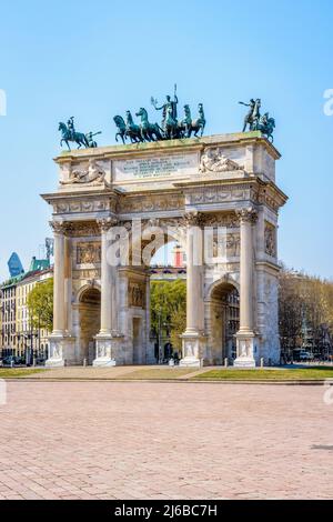 L'Arco della Pace è un arco trionfale neoclassico situato a porta Sempione a Milano. Foto Stock