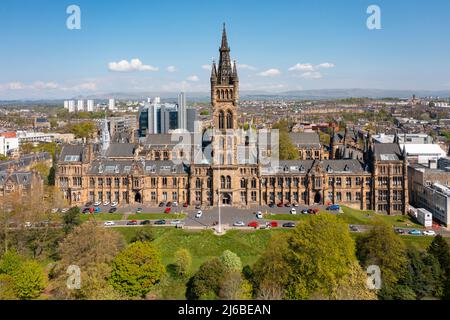 Vista aerea dal drone dell'Università di Glasgow a Gilmorehill a Glasgow, Scozia, Regno Unito Foto Stock
