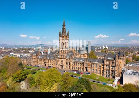 Vista aerea dal drone dell'Università di Glasgow a Gilmorehill a Glasgow, Scozia, Regno Unito Foto Stock