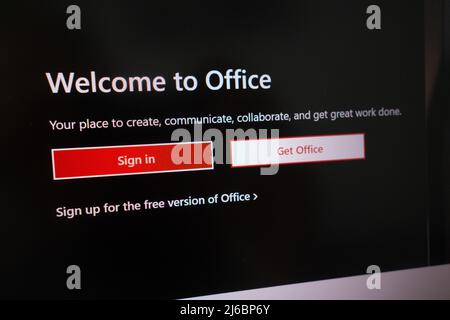 KONSKIE, POLONIA - 27 aprile 2022: www.office.com Sito Web Microsoft Office visualizzato su computer portatile Foto Stock