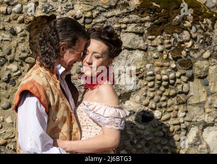 Darren Matthews e Jen Bell posano durante la Fotocall Shakespeare in Love a Brentwood. (Foto di Ian Davidson / SOPA Images/Sipa USA) Foto Stock