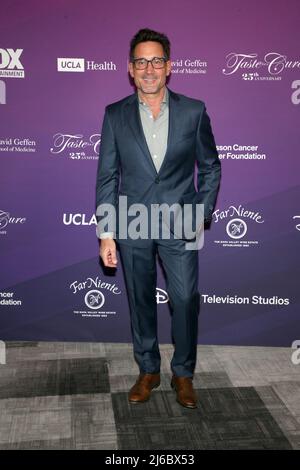 CENTURY CITY, CA - 29 APRILE: Gregory Zarian, al Taste for a Cure 25th Anniversary Event al Fairmont Century Plaza Hotel di Century City, California, il 29 aprile 2022. Credito: Faye Sadou/MediaPunch Foto Stock