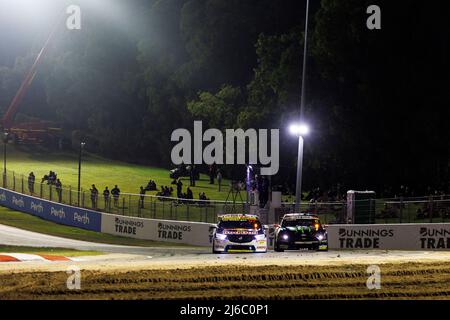 30th Aprile 2022: Wanneroo Raceway, Perth, Australia Occidentale; 2022 Bunnings Trade Perth Supecars Motor racing: Numero 97 Red Bull Ampol Racing auto guidata da Shane van Gisbergen durante la gara alle Supercars di Perth Foto Stock