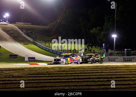 30th Aprile 2022: Wanneroo Raceway, Perth, Australia Occidentale; 2022 Bunnings Trade Perth Supecars Motor racing: Numero 97 Red Bull Ampol Racing auto guidata da Shane van Gisbergen durante la gara alle Supercars di Perth Foto Stock