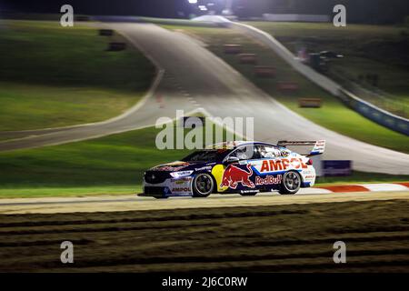 30th Aprile 2022: Wanneroo Raceway, Perth, Australia Occidentale; 2022 Bunnings Trade Perth Supecars Motor racing: Numero 97 Red Bull Ampol Racing auto guidata da Shane van Gisbergen durante la gara alle Supercars di Perth Foto Stock