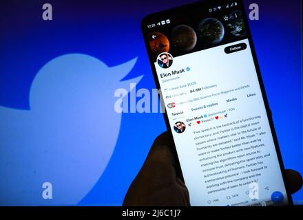 Tehatta, India – 26 marzo 2022: Elon Musk ora possiede completamente Twitter. La piattaforma di microblogging ha accettato l’accordo da miliardi di dollari di Musk. Foto Stock