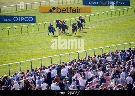 Contatta il jockey ben Curtis per vincere i consigli di Read Tony Calvin's sulle scommesse.Betfair handicap il secondo giorno del QIPCO Guineas Festival presso Newmarket Racecourse di Newmarket, Newmarket. Data foto: Sabato 30 aprile 2022. Foto Stock