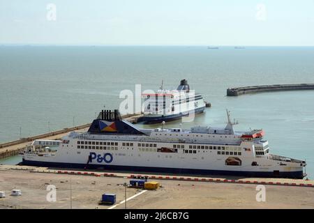 Dover Kent UK 30th aprile 2022. P&o traghetti Pride di Kent e il Pride di Canterbury ancora in porto dopo P&0 Ferries saccheggiato è dover in Francia forza lavoro. Credit: Martin Dalton/Alamy Live News Foto Stock