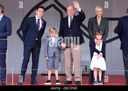 PRINCIPE ALBERT II de Monaco, ritratto Charlene de Monaco le Prince Jacques et la princesse Gabriella ritratto Ducruet Louis, durante l'ePrix di Monaco 2022, incontro 4th del campionato mondiale di Formula e ABB FIA 2021-22, sul circuito di Monaco dal 29 al 30 aprile, A Monaco - Foto Grégory Lenormand / DPPI Foto Stock