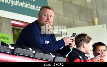 Preston Johnson uno dei nuovi co-proprietari di Crawley Town e WAGMI United co-fondatore alla Sky Bet League due partite tra Crawley Town e Leyton Orient al People's Pension Stadium , Crawley , Regno Unito - 30th Aprile 2022 solo per uso editoriale. Nessun merchandising. Per le immagini Football si applicano restrizioni fa e Premier League inc. Nessun utilizzo di Internet/cellulare senza licenza FAPL - per i dettagli contattare Football Dataco Foto Stock