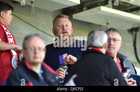 Preston Johnson uno dei nuovi co-proprietari di Crawley Town e WAGMI United, co-fondatore, incontra i fan della Sky Bet League due partite tra Crawley Town e Leyton Orient al People's Pension Stadium , Crawley , UK - 30th Aprile 2022 solo per uso editoriale. Nessun merchandising. Per le immagini Football si applicano restrizioni fa e Premier League inc. Nessun utilizzo di Internet/cellulare senza licenza FAPL - per i dettagli contattare Football Dataco Foto Stock