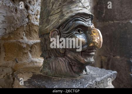 Statua di Pulcinella nel Vico del Fico Purgatorio di Napoli Foto Stock