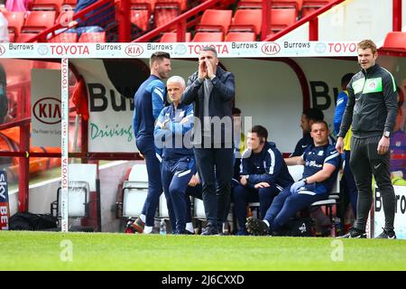 Oakwell, Barnsley, Inghilterra - 30th Aprile 2022 Ryan Lowe Manager di Preston urlando le istruzioni - durante il gioco Barnsley contro Preston N.E., Sky Bet EFL Championship 2021/22, a Oakwell, Barnsley, Inghilterra - 30th Aprile 2022 Credit: Arthur Haigh/WhiteRosePhotos/Alamy Live News Foto Stock