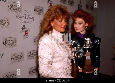 **FOTO DEL FILE** Naomi Judd è scomparsi. I Judds al 34th Annual Academy of Country Music Awards 05 maggio 1999 credito: Ralph Dominguez/MediaPunch Foto Stock