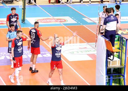 PalaMazzola, Taranto, 30 aprile 2022, Prisma Taranto protesta. Durante Gioca fuori 5th posto - Gioiella Prisma Taranto vs Allianz Milano - Pallavolo Serie Italiana A Men Superleague Championship Foto Stock