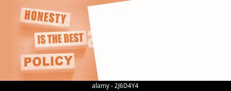 L'onestà è la migliore parola politica scritta in blocchi di legno. Fidato, verità, credenze e accordo business concetto. Foto Stock