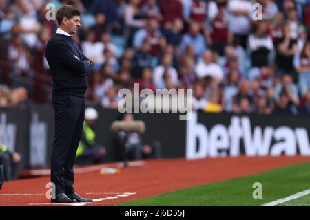 30th aprile 2022: Villa Park, Birmingham, Midlands, Inghilterra; calcio della Premier League, Aston Villa contro Norwich: Aston Villa Manager Steven Gerrard Foto Stock