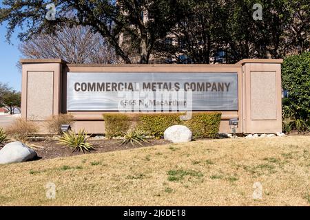 Irving, TX, USA - 20 marzo 2022: La Commercial Metals Company firma presso la sua sede centrale a Irving, Texas, USA. Foto Stock