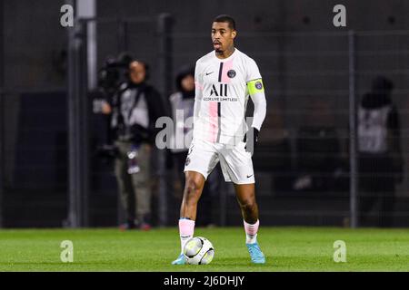 Clermont-Ferrand, Francia - Aprile 09: Presnel Kimpembe di Parigi Saint Germain controlla la palla durante la Ligue 1 Uber mangia la partita tra Clermont Foo Foto Stock