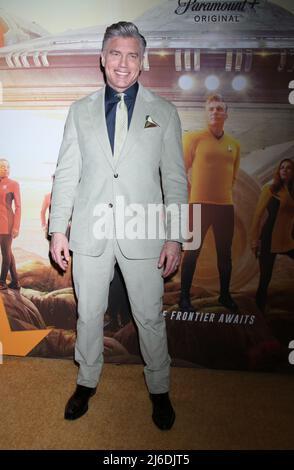 NEW YORK, NY- Aprile 30: Anson Mount alla prima di Star Trek: Strange New Worlds all'AMC Lincoln Square 13 a New York City il 30 Aprile 2022. Credito: RW/MediaPunch Foto Stock