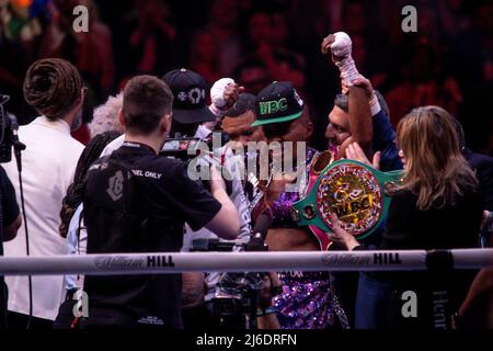 New York, NY, Stati Uniti. 30th Apr 2022. NEW YORK, NY - 30 APRILE: Franchon equipaggi-Dezurn vince una guerra assoluta contro Elin Cederroos, vincendo per decisione e rivendicando il Super-Middleweight Title a Taylor vs Serrano al Madison Square Garden il 30 aprile 2022 a New York, NY, Stati Uniti. (Foto di Matt Davies/PxImages) Credit: PX Images/Alamy Live News Foto Stock