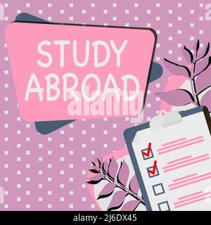 Didascalia concettuale Studio all'estero. Business Approach perseguire opportunità educative in un paese straniero Clipboard disegno con Checklist segnato Foto Stock