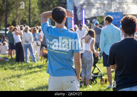 Avalon Beach, Sydney, Australia. Climate 200 sostenuto candidato indipendente Dr Sophie Samps, tiene un concerto di musica di Beat elezione a Avalon Beach Sydney. Il Dr. Samps contesta la sede di Mackellar nelle elezioni federali del maggio 2022, la sede è attualmente detenuta dal deputato liberale Jason Falinski. Il Dr. Scramps è uno dei molti candidati indipendenti sostenuti dal Climate 200, dove l’imprenditore Simon Holmes a Court è convocatore. Credit Martin Berry@ alamy live news. Foto Stock