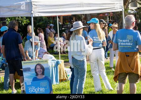 Avalon Beach, Sydney, Australia. Climate 200 sostenuto candidato indipendente Dr Sophie Samps, tiene un concerto di musica di Beat elezione a Avalon Beach Sydney. Il Dr. Samps contesta la sede di Mackellar nelle elezioni federali del maggio 2022, la sede è attualmente detenuta dal deputato liberale Jason Falinski. Il Dr. Scramps è uno dei molti candidati indipendenti sostenuti dal Climate 200, dove l’imprenditore Simon Holmes a Court è convocatore. Credit Martin Berry@ alamy live news. Foto Stock