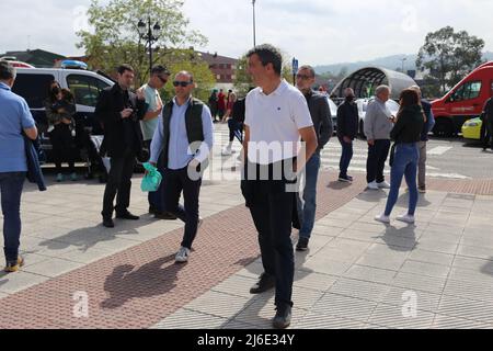 29 aprile 2022, Oviedo, Asturie, Spagna: Oviedo, SPAGNA: Il direttore del Tour di Spagna, Javier Guillen all'inizio durante la tappa 1st del Tour delle Asturie 2022 a Oviedo, Asturie il 29 aprile 2022. (Credit Image: © Alberto Brevers/Pacific Press via ZUMA Press Wire) Foto Stock