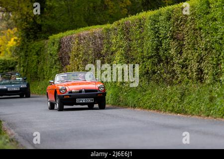 Varie marchee che partecipano alle classiche auto primaverili Rotary Club beneficenza 'Wye Run' attraverso il Galles e la Wye Valley. Foto Stock
