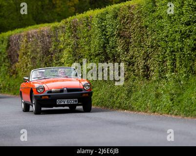 Varie marchee che partecipano alle classiche auto primaverili Rotary Club beneficenza 'Wye Run' attraverso il Galles e la Wye Valley. Foto Stock