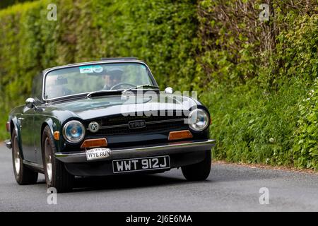 Triumph TR6 partecipa alle classiche auto primaverili Rotary Club beneficenza 'Wye Run' attraverso il Galles e la Wye Valley. Foto Stock